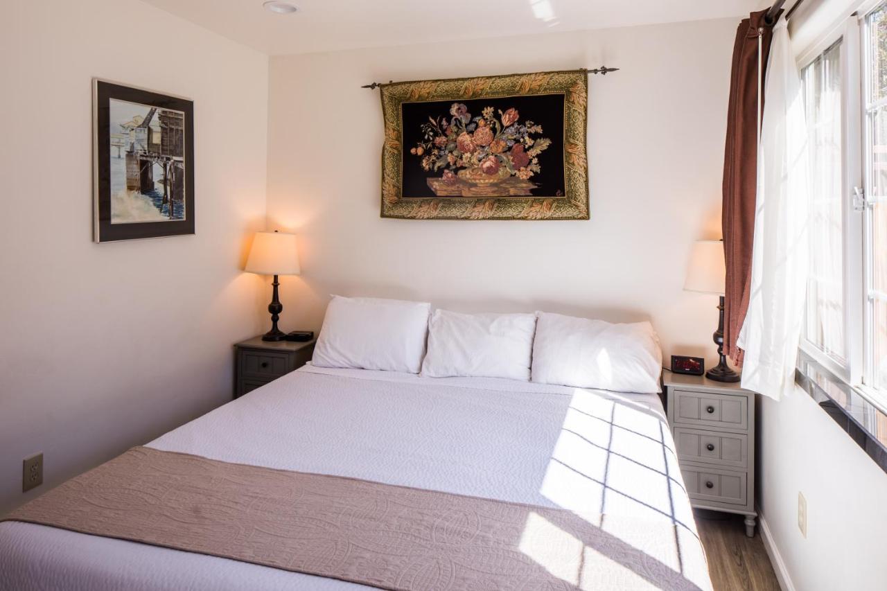 Andril Fireplace Hotel Pacific Grove