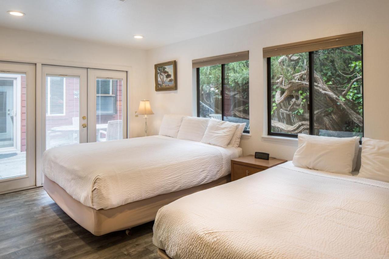 Hotel Andril Fireplace 3*